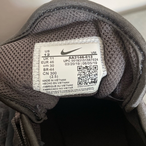 Nike Men’s Gray Orange Air Max Axis Sneaker Size 12 - Picture 10 of 10